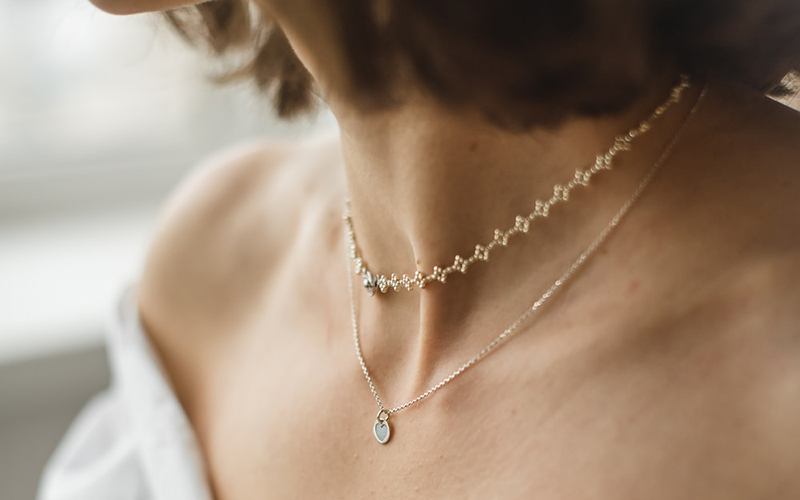 Chọn dây chuyền cho cổ ngắn, to